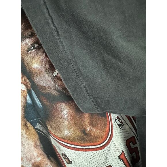 Michael Jordan Chicago Bulls Vintage Reprint Single Stitch T-shirt - Picture 5 of 6